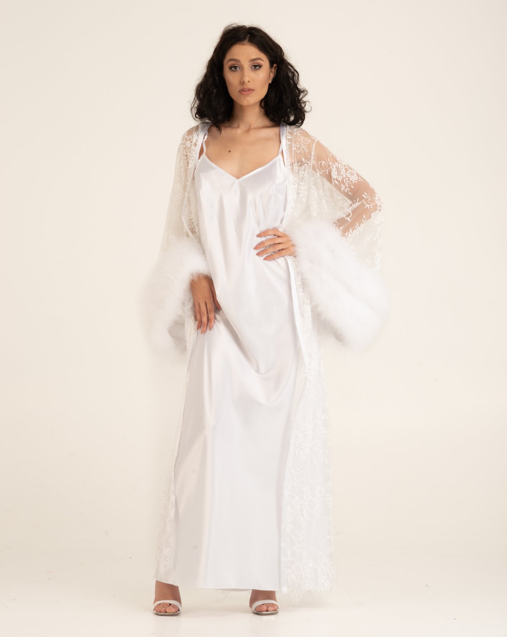 19momme Fashion Long Sleeves 100% Silk Nightgown Silk Robe Set Pajamas with  Hollow Lace Bridesmaids Bridal - China Pajama and Silk Pajama price