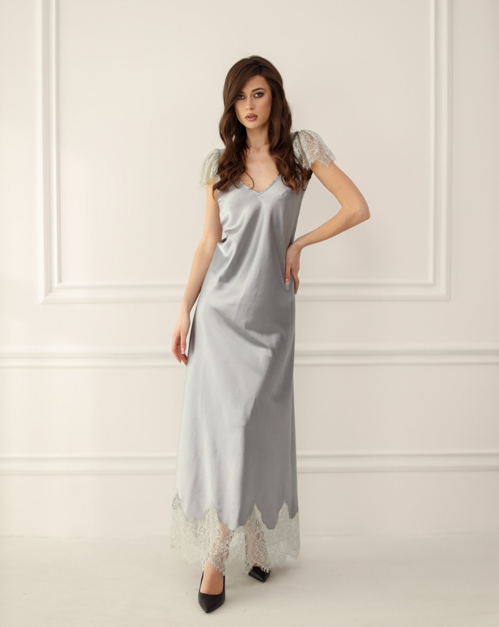 https://www.kafemme.com/cdn/shop/products/latifa-long-silk-nightgown-988346.jpg?v=1709934217&width=1630