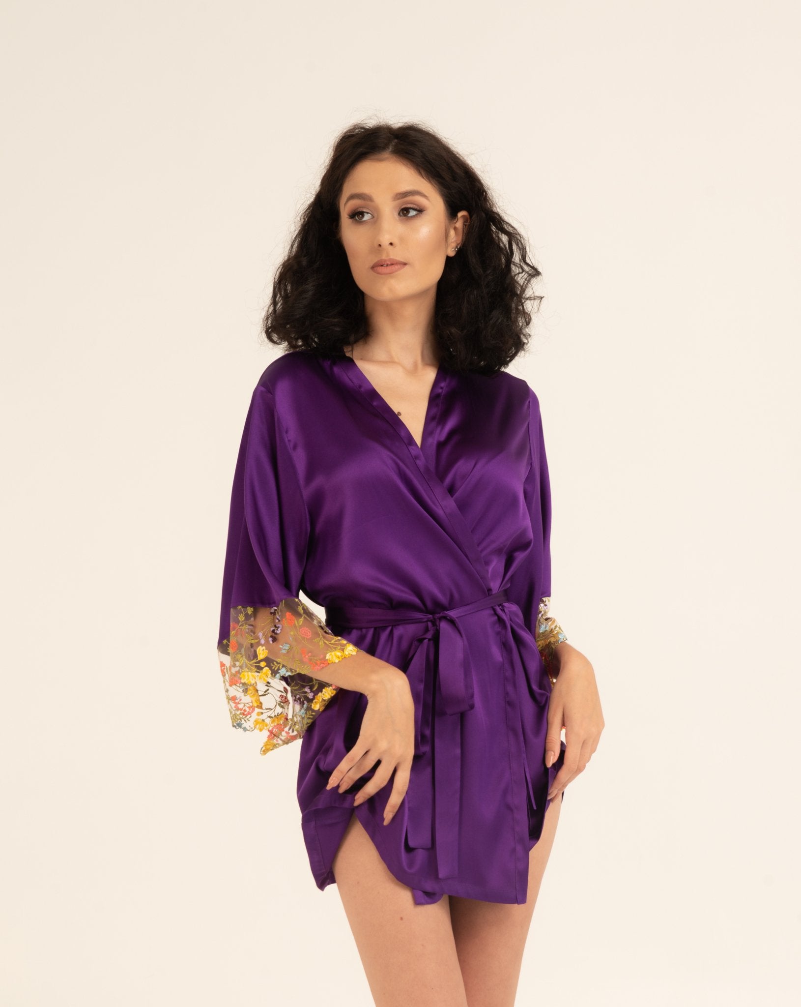 Silk Robe Short with Floral Lace